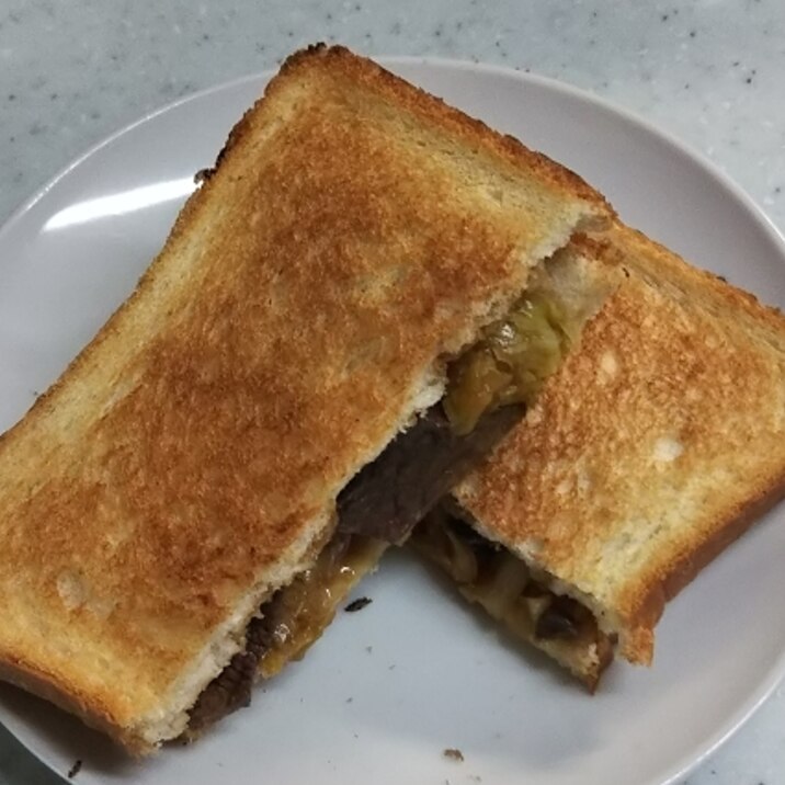 休日のまどろみの中、ホットする焼肉サンド